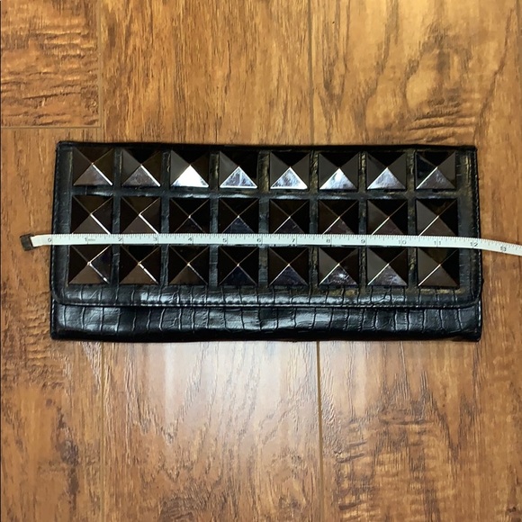 Forever 21 | Black faux croc gunmetal stud purse - Picture 2 of 14